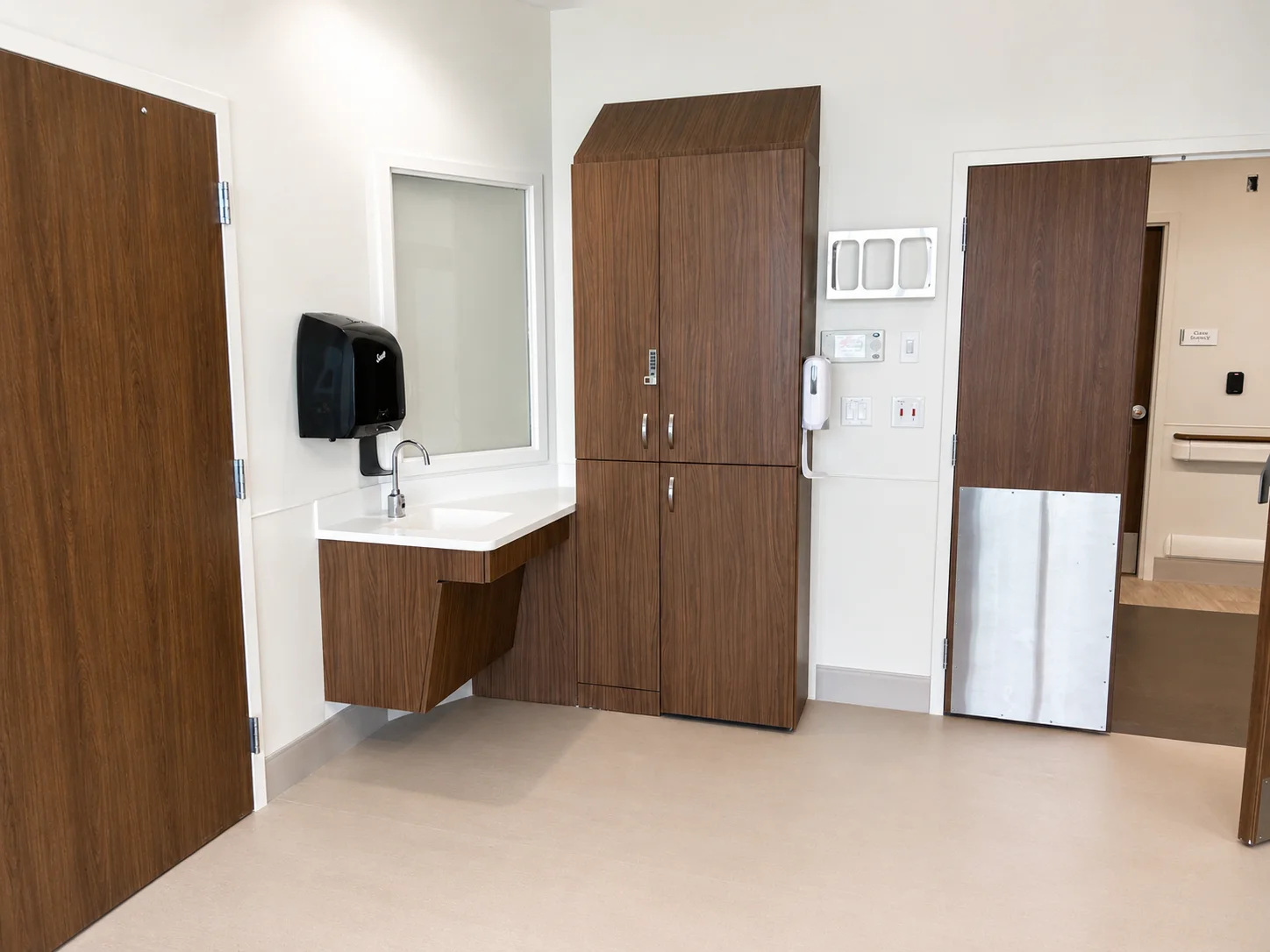 Boca Raton Regional Hospital, wall protection detail